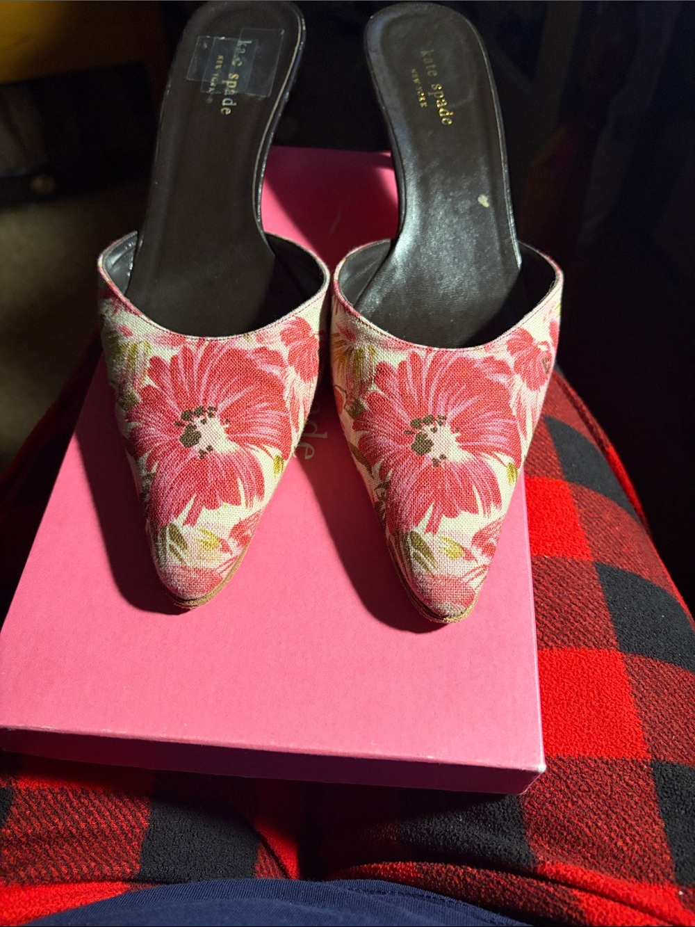 kate spade Pink Floral Pointed-Toe Slip-On Mules with matching bag. - Picture 7 of 8